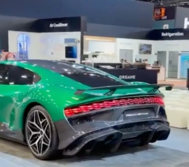 0-100km/h加速小于2秒！1903马力，大尺寸扰流板，这车太帅了！